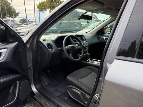 2020 Nissan Pathfinder S