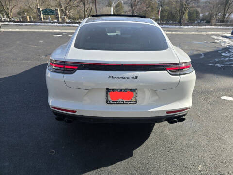 2018 Porsche Panamera 4