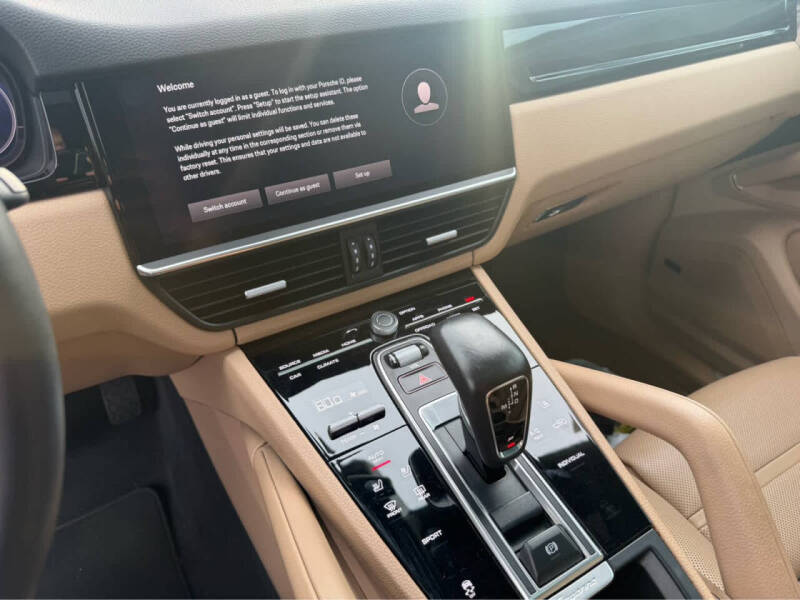 2023 Porsche Cayenne Platinum Edition
