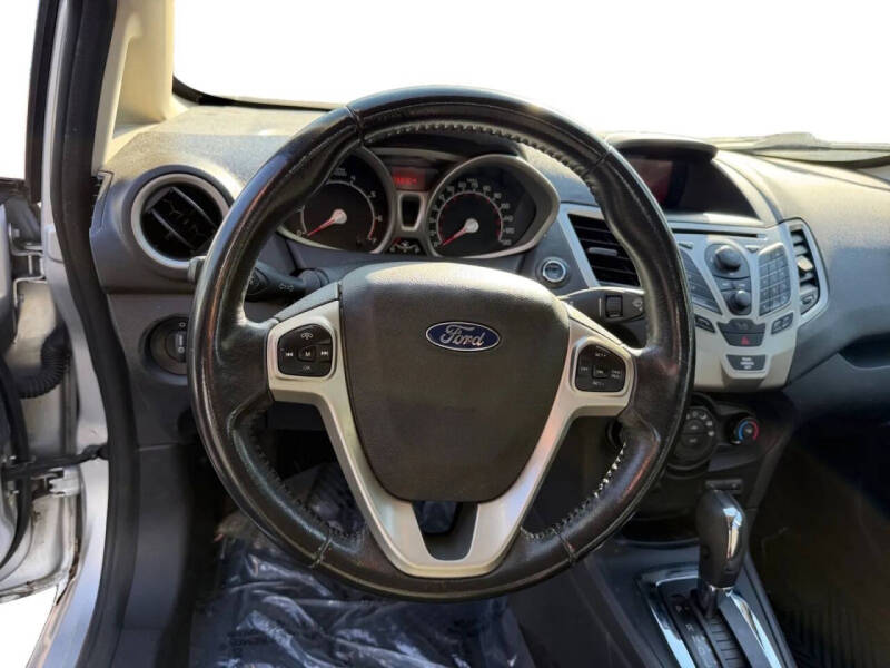 2011 Ford Fiesta SES