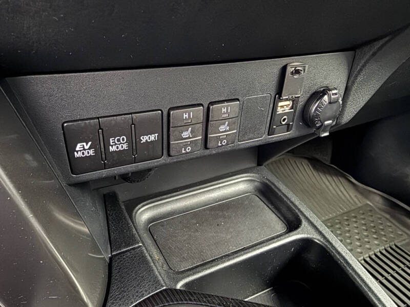 2017 Toyota RAV4 Hybrid SE