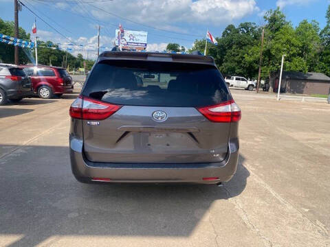 2015 Toyota Sienna LE 7-Passenger Auto Access Seat