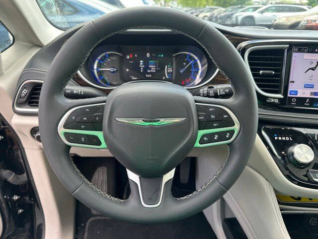 2023 Chrysler Pacifica Plug-In Hybrid Limited