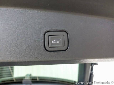 2025 Cadillac LYRIQ Luxury 3