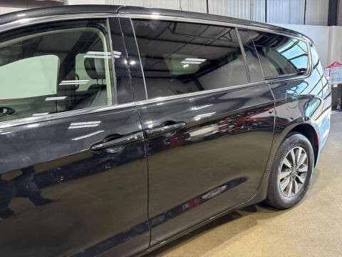 2024 Chrysler Pacifica Plug-In Hybrid Select