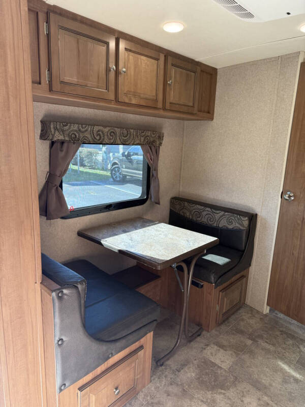 2017 FLAGSTAFF LITE 19 FD