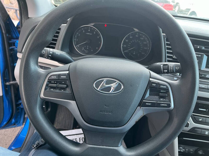 2017 Hyundai Elantra SE