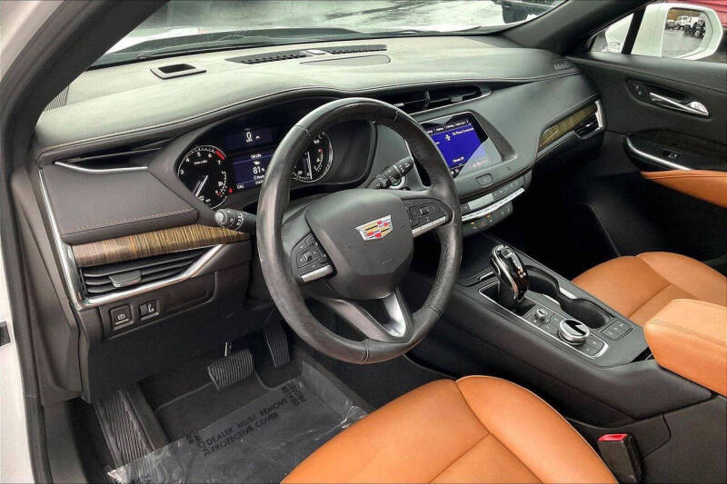 2020 Cadillac XT4 Premium Luxury