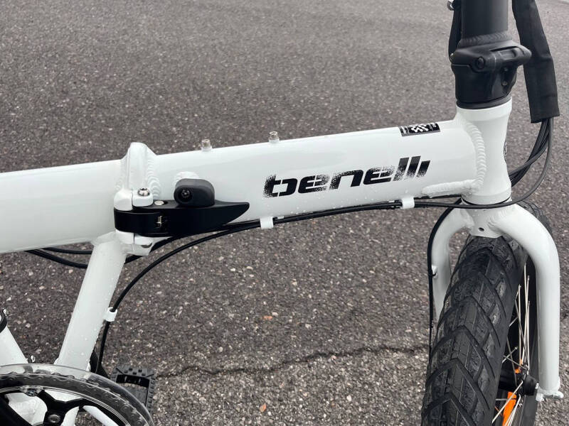 2025 Benelli E-Fold 500