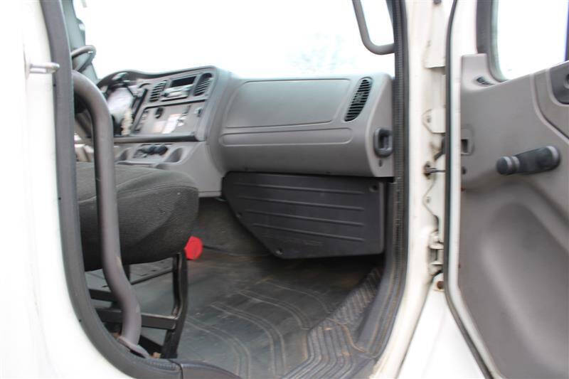 2013 Freightliner M2 106