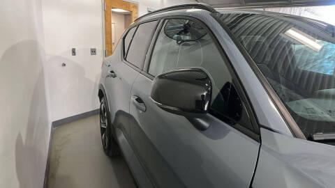 2023 Volvo XC40 B5 Plus Dark Theme