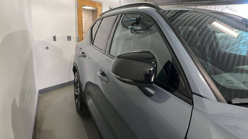 2023 Volvo XC40 B5 Plus Dark Theme