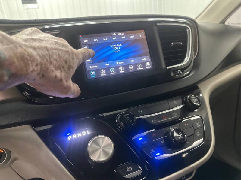 2020 Chrysler Voyager LXi