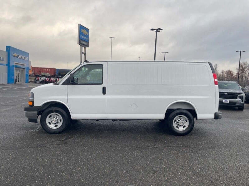 2025 Chevrolet Express 2500