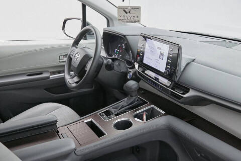 2024 Toyota Sienna LE 8-Passenger