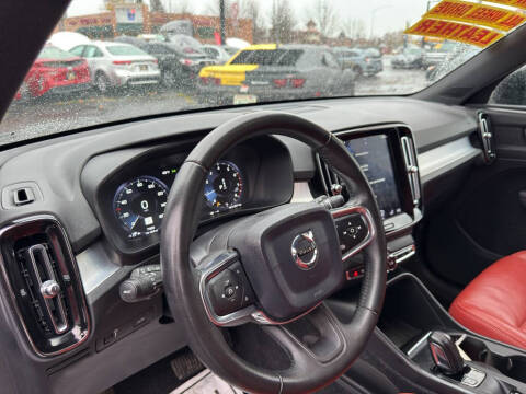 2019 Volvo XC40 T5 Momentum