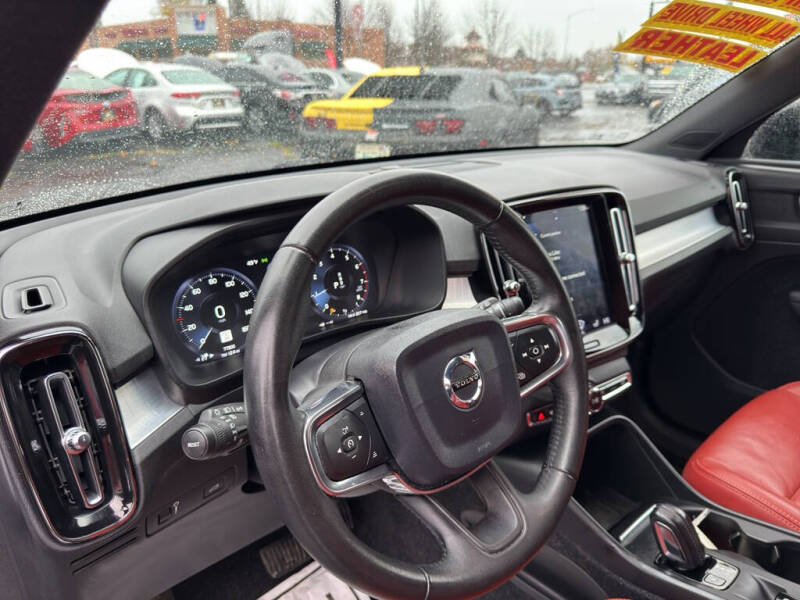 2019 Volvo XC40 T5 Momentum