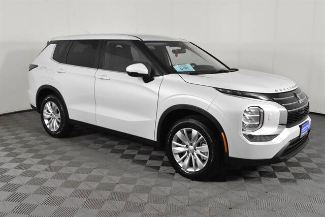 2025 Mitsubishi Outlander ES