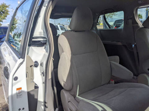 2017 Toyota Sienna L 7-Passenger