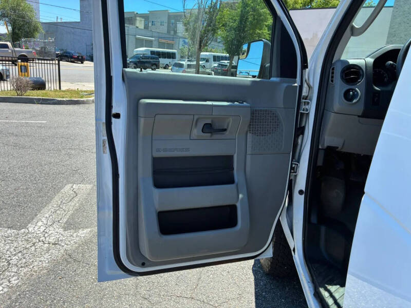 2013 Ford E-Series E-350 SD XLT