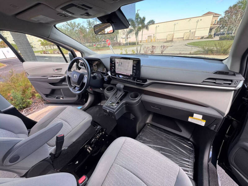 2024 Toyota Sienna LE 8-Passenger