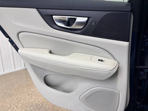 2024 Volvo S60 Recharge T8 Core Dark Theme