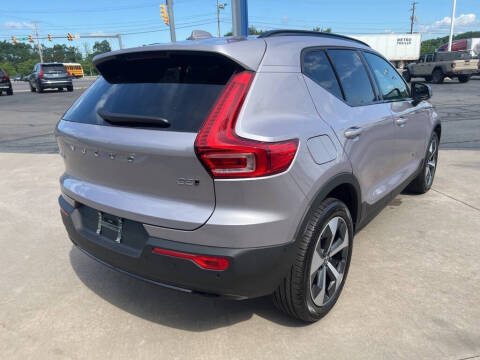 2026 Volvo XC40 B5 Plus