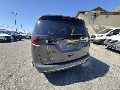 2017 Chrysler Pacifica Touring-L Plus