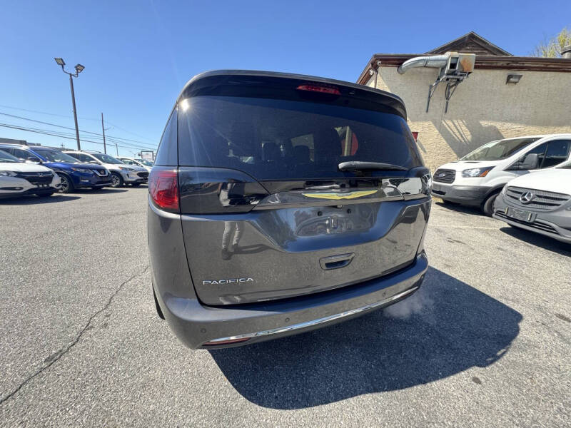 2017 Chrysler Pacifica Touring-L Plus