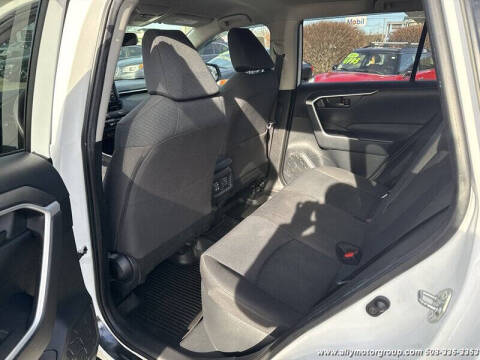 2022 Toyota RAV4 Hybrid LE