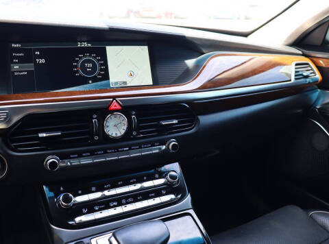 2017 Genesis G90