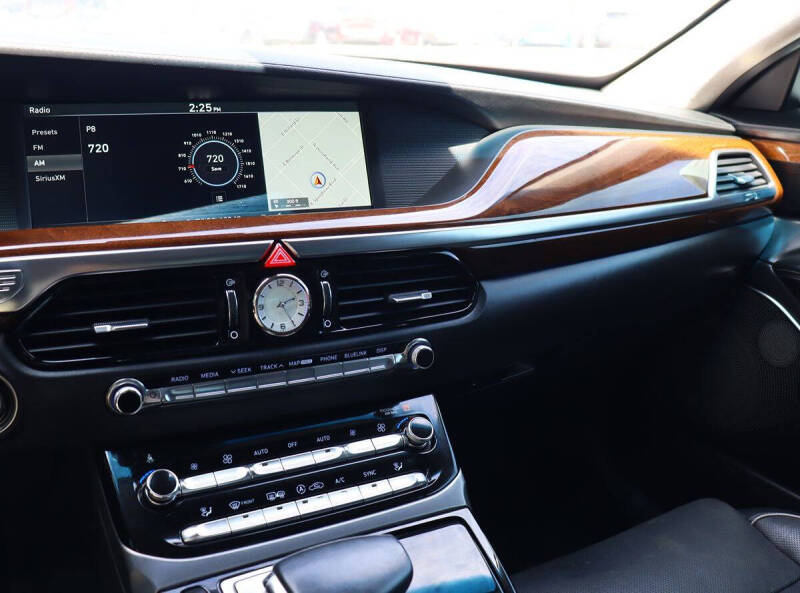 2017 Genesis G90