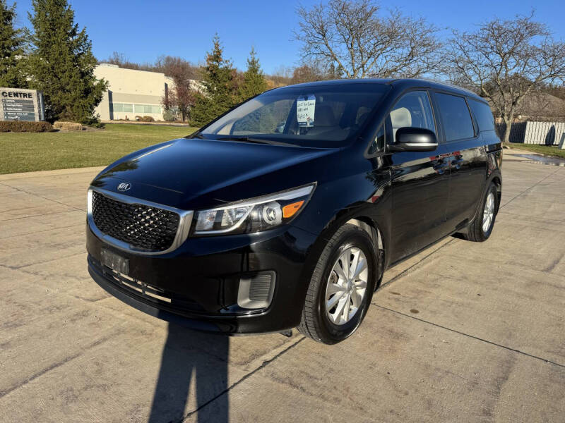 2016 Kia Sedona LX's photo
