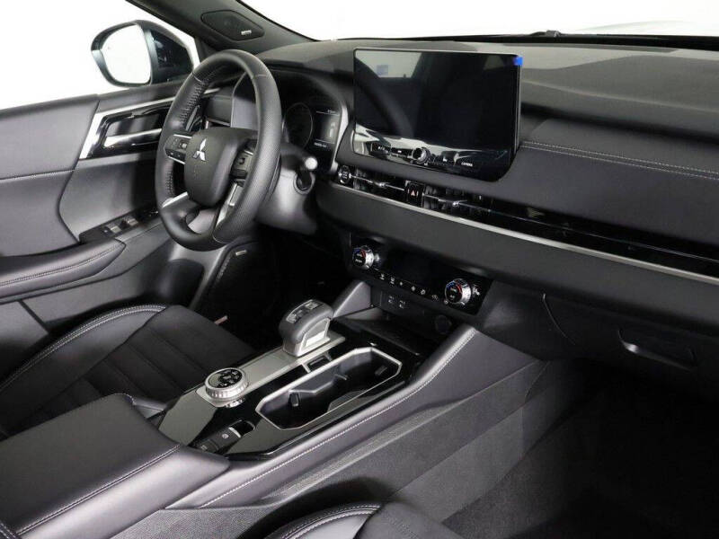 2026 Mitsubishi Outlander LE