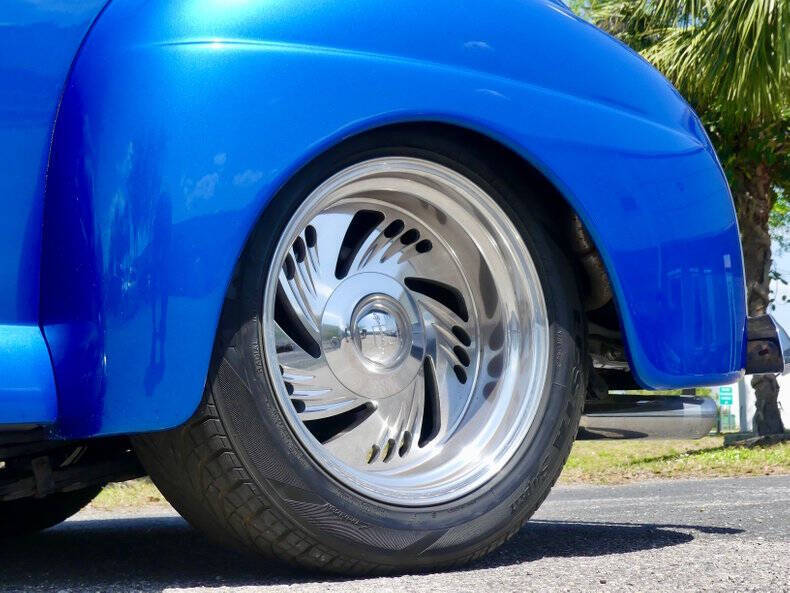 1948 Ford Super Deluxe