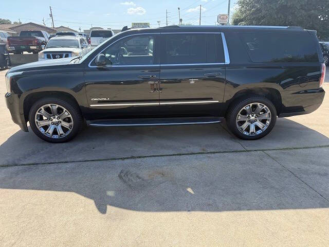 2016 GMC Yukon XL Denali's photo