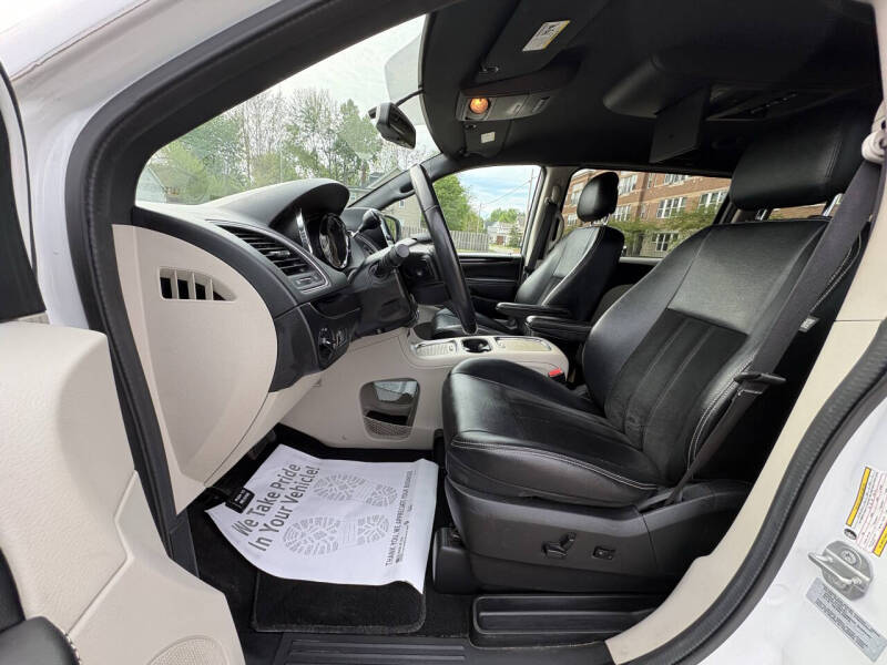 2016 Dodge Grand Caravan SXT Plus