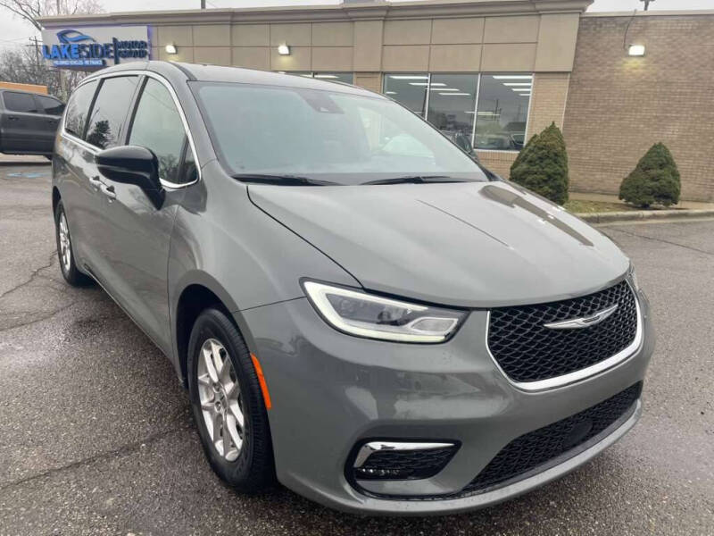 2025 Chrysler Pacifica Select