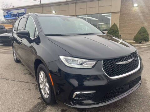 2025 Chrysler Pacifica Select