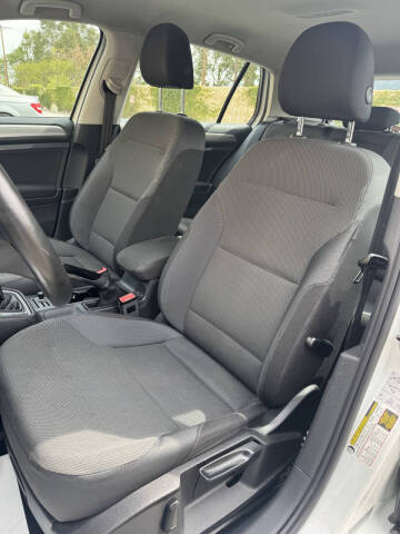 2016 Volkswagen Golf TSI S