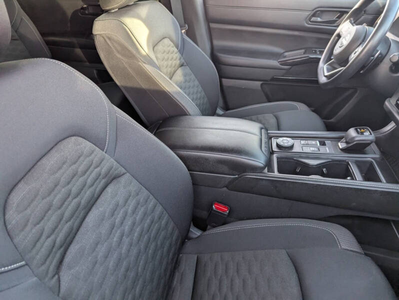 2024 Nissan Pathfinder S