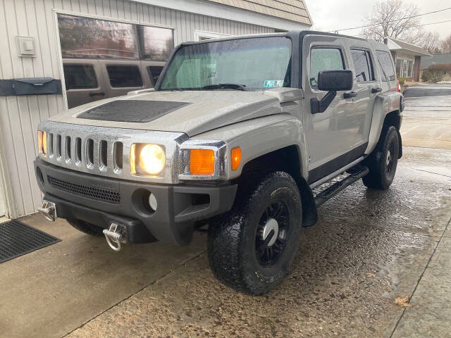 2006 HUMMER H3 for sale at Chuckie Bizzarro's Fleetwing Auto in Erie, PA