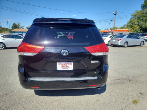2013 Toyota Sienna LE 8-Passenger