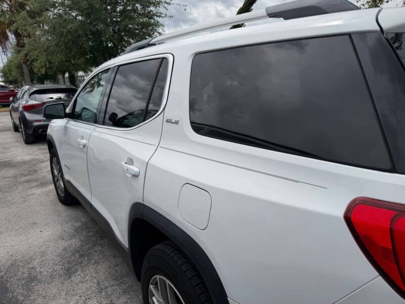 2017 GMC Acadia SLE-2