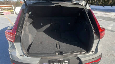 2025 Volvo XC40 B5 Plus Dark Theme