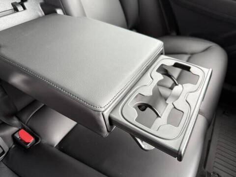 2024 Volvo XC60 B5 Core Dark Theme