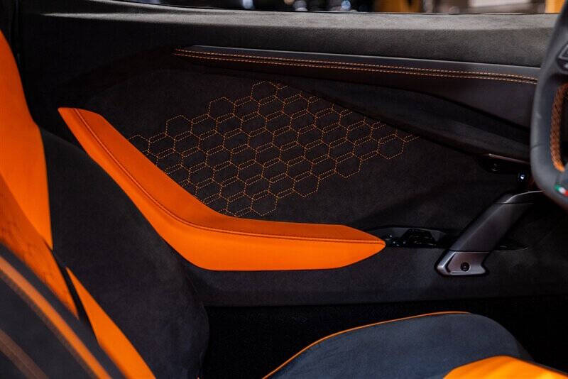 2024 Lamborghini Revuelto