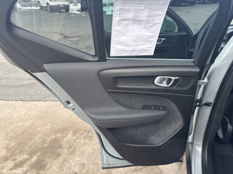 2025 Volvo XC40 B5 Plus Bright Theme