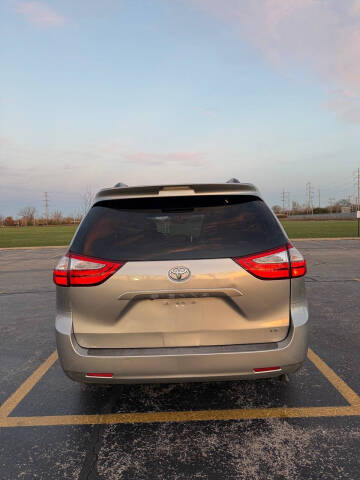 2015 Toyota Sienna LE 8-Passenger