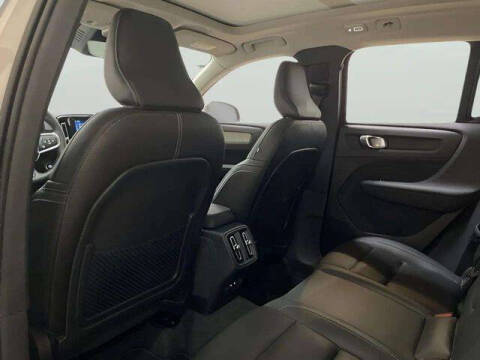 2025 Volvo XC40 B5 Plus Bright Theme